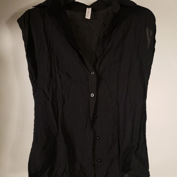 Women. Black. Button down. Capped sleeve. Blouse. - Picture 1 of 3